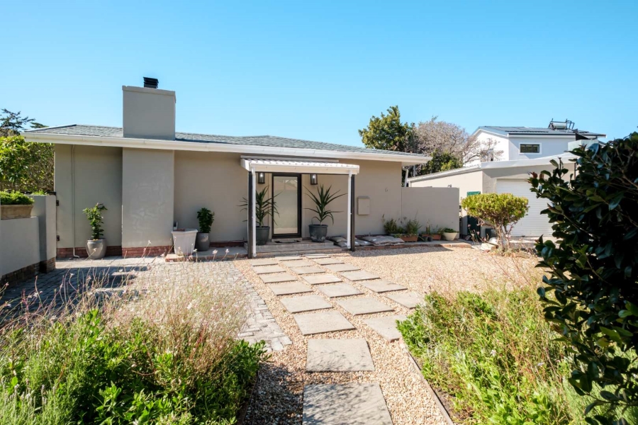 4 Bedroom Property for Sale in Kirstenhof Western Cape